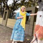 Saba Ibrahim Instagram – Teri sadgi, teri aajzi, teri har ada kamaal hai..
Mujhe Fakhr hai mujhe Naaz hai mera yaar be misaal hai.. ❤️🙃
.
.
.
Outfit – @lawn_suits_by_r_creation 👗
.
.
#sabaibrahim#sabakajahaan#outfit#cottonanarkali#ootd#yellow#trending#lookoftheday#photoshoot#simplicity#modestclothing#love#peace