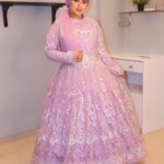 Saba Ibrahim Instagram - Tere khayalon ki Malika 💜 . . Outfit - @ar_fabrics @ar_designer_surat 👗 . . . Makeup- @makeup_by_aasiyakashmiri . . . #sabaibrahim#sabakajahaan#youtuber#vlogger#indianinfluencer#makeover#designergown#weddingoutfits#photoshoot#lookoftheday#trending#modestclothing