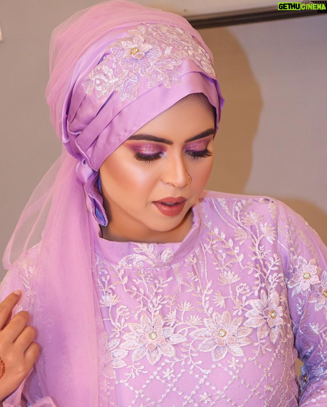 Saba Ibrahim Instagram - Tere khayalon ki Malika π . . Outfit - @ar_fabrics @ar_designer_surat π . . . Makeup- @makeup_by_aasiyakashmiri . . . #sabaibrahim#sabakajahaan#youtuber#vlogger#indianinfluencer#makeover#designergown#weddingoutfits#photoshoot#lookoftheday#trending#modestclothing