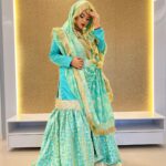 Saba Ibrahim Instagram - Suno.. bahut acha lagta hai mujhe.. Tumhara had mein rehkar behad pyar karna ❤️ . . Outfit - @online_ghararas 👗 . . Makeup - @makeup_by_aasiyakashmiri . . Edit - @parinda_pawan . . . #sabaibrahim#sabakajahaan#outfit#gharara#shararasuit#weddingoutfits#bridalmakeup#bridalwear
