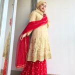 Saba Ibrahim Instagram - Meri chunari laal rang ki sharmaye ghabraye.. Tu jo daale ispe nazar yeh aur laal ho jaye.. ❤️ . . Eid outfit inspo - 1 . . Outfit - @boutiquecollectionmirza01 ❤️ . . . #sabaibrahim#sabakajahaan#eidoutfit#eidoutfitinspo#eidinspiration#sabaibrahimvlogs#redandbeige#redoutfit#wedding#weddingoutfit#instagram#trending#lookoftheday