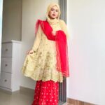 Saba Ibrahim Instagram - Meri chunari laal rang ki sharmaye ghabraye.. Tu jo daale ispe nazar yeh aur laal ho jaye.. ❤️ . . Eid outfit inspo - 1 . . Outfit - @boutiquecollectionmirza01 ❤️ . . . #sabaibrahim#sabakajahaan#eidoutfit#eidoutfitinspo#eidinspiration#sabaibrahimvlogs#redandbeige#redoutfit#wedding#weddingoutfit#instagram#trending#lookoftheday