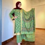 Saba Ibrahim Instagram - Ajeeb si hai betabi tere bina.. Reh bhi lete aur raha bhi nahi jata ❤️🙃 . . Outfit - @ak.batiq . . . #sabaibrahim#sabakajahaan#blogger#vlogger#influencer#outfitoftheday#outfitideas#cottonoutfit#ootd#trending#modestclothing#hijab#photoshoot