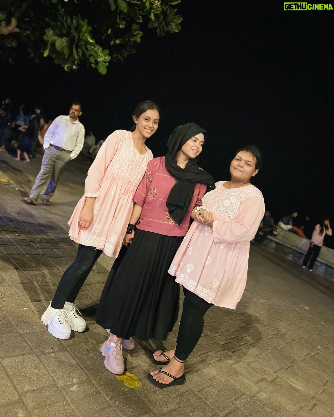 Saba Ibrahim Instagram - Photo dump of last few days 💜 . . spot santosh bhaiya? 🤫 comments mein batao kaun si photo mein kaha hai?