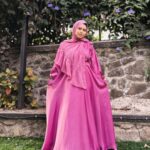 Saba Ibrahim Instagram - Mujhe manzoor hai tere naam ki tohmat.. Tumpe marte hain, Saaf kehte hain ❤️🤗 . . Abaya n khimar from - @sanashcollectionsbrand . . . #sabaibrahim#sabakakajahaan#abaya#abayastyle#khimar#latestabayadesign#modestclothing#mumbaiblogger#mumbai#trending#styleoftheday#instadaily#instagram#instafashion#love#shayari#peace#positivevibes
