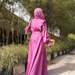 Saba Ibrahim Instagram - Mujhe manzoor hai tere naam ki tohmat.. Tumpe marte hain, Saaf kehte hain ❤️🤗 . . Abaya n khimar from - @sanashcollectionsbrand . . . #sabaibrahim#sabakakajahaan#abaya#abayastyle#khimar#latestabayadesign#modestclothing#mumbaiblogger#mumbai#trending#styleoftheday#instadaily#instagram#instafashion#love#shayari#peace#positivevibes