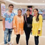 Saba Ibrahim Instagram - Had so much fun with our favourite @its_jamielever ❤️ Mere sath sath Riza Rehan aur Sara bhi apke fan ho gaye hain 🤗 . . . #sabaibrahim#sabakajahaan#jamielever#infinity2mall#bounce#mumbai#india#lifestyleblogger#influencer#weekendvibes#funday#ootd#positivevibes Infiniti Mall