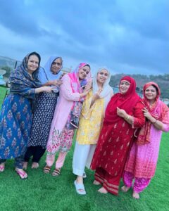 Saba Ibrahim Instagram - Happy time family time ❤️ Alhamdulilla.. Ma sha Allah.. . . . #sabaibrahim#sabakakajahaan#ibrahimfamily#familyvlogger#mumbai#india