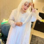 Saba Ibrahim Instagram - Keh diya eid mubarak usne.. Ho gayi eid mubarak meri ❤️ . . Saba ke taraf se sabko eid mubarak.. Allah aap sabke zindagi se gham hata dein aur khushiyo mein badal dein . . Ameen 🤲🏽 . . . #sabaibrahim#eidlook1#eidoutfit#eidkalook#eidoutfit#whitesuit#whitedress#whitelove#eid2022#trending#eid2022#eidinindia#love#peace