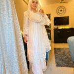 Saba Ibrahim Instagram - Keh diya eid mubarak usne.. Ho gayi eid mubarak meri ❤️ . . Saba ke taraf se sabko eid mubarak.. Allah aap sabke zindagi se gham hata dein aur khushiyo mein badal dein . . Ameen 🤲🏽 . . . #sabaibrahim#eidlook1#eidoutfit#eidkalook#eidoutfit#whitesuit#whitedress#whitelove#eid2022#trending#eid2022#eidinindia#love#peace
