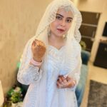 Saba Ibrahim Instagram - Keh diya eid mubarak usne.. Ho gayi eid mubarak meri ❤️ . . Saba ke taraf se sabko eid mubarak.. Allah aap sabke zindagi se gham hata dein aur khushiyo mein badal dein . . Ameen 🤲🏽 . . . #sabaibrahim#eidlook1#eidoutfit#eidkalook#eidoutfit#whitesuit#whitedress#whitelove#eid2022#trending#eid2022#eidinindia#love#peace