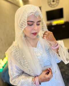 Saba Ibrahim Instagram - Keh diya eid mubarak usne.. Ho gayi eid mubarak meri ❤️ . . Saba ke taraf se sabko eid mubarak.. Allah aap sabke zindagi se gham hata dein aur khushiyo mein badal dein . . Ameen 🤲🏽 . . . #sabaibrahim#eidlook1#eidoutfit#eidkalook#eidoutfit#whitesuit#whitedress#whitelove#eid2022#trending#eid2022#eidinindia#love#peace