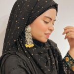 Saba Ibrahim Instagram - Tere deedar pe jo mera ikhtiyar hota.. Yeh roz roz hota baar baar hota .. ❤️ . . Earrings from - @theblingbag (They are so beautiful and very light in weight ) . . . . #sabaibrahim#sabakajahaan#lifestyleblogger#lifestyleinfluencer#eidlookinspiration#eid#ramadan2022#mumbai#india#peace#love