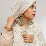 Saba Ibrahim Instagram - Tere deedar pe jo mera ikhtiyar hota.. Yeh roz roz hota baar baar hota .. ❤️ . . Earrings from - @theblingbag (They are so beautiful and very light in weight ) . . . . #sabaibrahim#sabakajahaan#lifestyleblogger#lifestyleinfluencer#eidlookinspiration#eid#ramadan2022#mumbai#india#peace#love