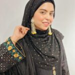 Saba Ibrahim Instagram - Tere deedar pe jo mera ikhtiyar hota.. Yeh roz roz hota baar baar hota .. ❤️ . . Earrings from - @theblingbag (They are so beautiful and very light in weight ) . . . . #sabaibrahim#sabakajahaan#lifestyleblogger#lifestyleinfluencer#eidlookinspiration#eid#ramadan2022#mumbai#india#peace#love