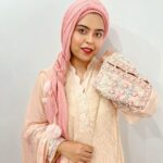 Saba Ibrahim Instagram - Mohobbat maani-o-alfaaz mein laayi nahi jaati.. Yeh wo naazuk haqeeqat hai jo samjhayi nahi jaati.. 🌸 . . . #eidoutfitinspo#eidinspo#sabaibrahim#sabakajahaan#lifestyleblogger#lifestyleinfluencer#mumbaiblogger#ramadankareem#ramadan2022#influencer#youtuber#ootd#lookoftheday