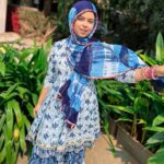 Saba Ibrahim Instagram - Maana ki sadgi ka daur nahi.. Lekin saadgi se acha kuch aur nahi.. 💙 . . Outfit - @lawn_suits_by_r_creation . . . . . #sabaibrahim#sabakajahaan#cottonsharara#indigoblue#cottonshararasuit#trending#photography#ootd#outfitoftheday#outfitideas#mumbai#india#mumbaiblogger#mumbaiinfluencer