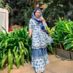 Saba Ibrahim Instagram - Maana ki sadgi ka daur nahi.. Lekin saadgi se acha kuch aur nahi.. 💙 . . Outfit - @lawn_suits_by_r_creation . . . . . #sabaibrahim#sabakajahaan#cottonsharara#indigoblue#cottonshararasuit#trending#photography#ootd#outfitoftheday#outfitideas#mumbai#india#mumbaiblogger#mumbaiinfluencer