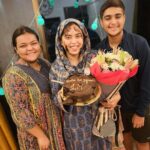 Saba Ibrahim Instagram - Alhamdulillah itne saalo ka sapna pura hua.. 🥲❤️ 1 million Instagram family . . Thanku bhai bhabhi ap dono ke wajah se mujhe pehchan mili ❤️ @shoaib2087 @ms.dipika . . Ammi papa ki duaon se zyada se zyada ( din raat ) kaam krne ki, dil se mehnat karne ki himmat mili ❤️🤲🏽 . . Riza rehan ke support se mushkil kaam asaan hua .. ❤️ aur SARA tum b isme shamil ho ❤️ ( missing u today) . . Aur aap sab ( 1 million family ) aap sabke pyar aur sath ke wajah se yeh din dekhne ko mila jiska sapna 6-7 saal pehle dekha tha.. ❤️ . . Main jaisi hu mujhe accept kiya aap sabne.. izzat di , pyar diya , appreciate kiya.. Dil se thanku ❤️ . . Sath rehna humesha ❤️ . . Apki saba ❤️ . . #1millionfamily #sabakeSaathi #sabaibrahim #sabakajahaan #influencer #blogger #lifestyleblogger