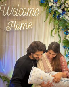 Saba Ibrahim Instagram - Alhamdulillah and Ma sha Allah for everything 🤲🏽🙏🏻 . . Aur aap sabki duaon ka bhi shukriya.. aap sabke Dua se humari family ko khushi mili hai.. 🤲🏽 Allah sabko bhi yeh khushi dikhaye 🤲🏽 Har BeAulaad ko aulaad de 🤲🏽 . . Aur aage bhi aise hi humare bacche ko isi tarah dua mein yaad rakhein 🤲🏽👶🏻 . . Aur thanku bhai aur bhabhi @shoaib2087 @ms.dipika hum sabko itni badi khushi dene ke liye.. Aur mujhe aur sunny @khalid_niaz23 ko (BUA AUR PHUPHA ) 😁 banane ke liye . . Ma sha Allah Ma sha Allah Ma sha Allah . . #alhamdulillah #shoaibibrahim #dipikakakaribrahim #babyibrahim #bossbaby #sabaibrahim #khalidniaz #ibrahimfamily