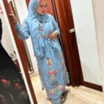 Saba Ibrahim Instagram - Jo gir ke sambhal jata hai.. Wo aksar zindagi ko samajh jata hai.. ❤️🙂 . . Outfit - @swaroop_dressing_collection