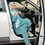 Saba Ibrahim Instagram - Wearing modest co-ord set and hijab from @ana.apparels 🧕🏻 . . Quality and design dono zabardast 👍🏻 . . . #sabaibrahim#sabakajahaan#anaapparels #modestwear#coordset