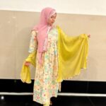 Saba Ibrahim Instagram - 🌸 Outfit - @lawn_suits_by_r_creation . . Hijab - @pardah_themodest . . #sabaibrahim#sabakajahaan #sabakhalid#outfitcollaboration