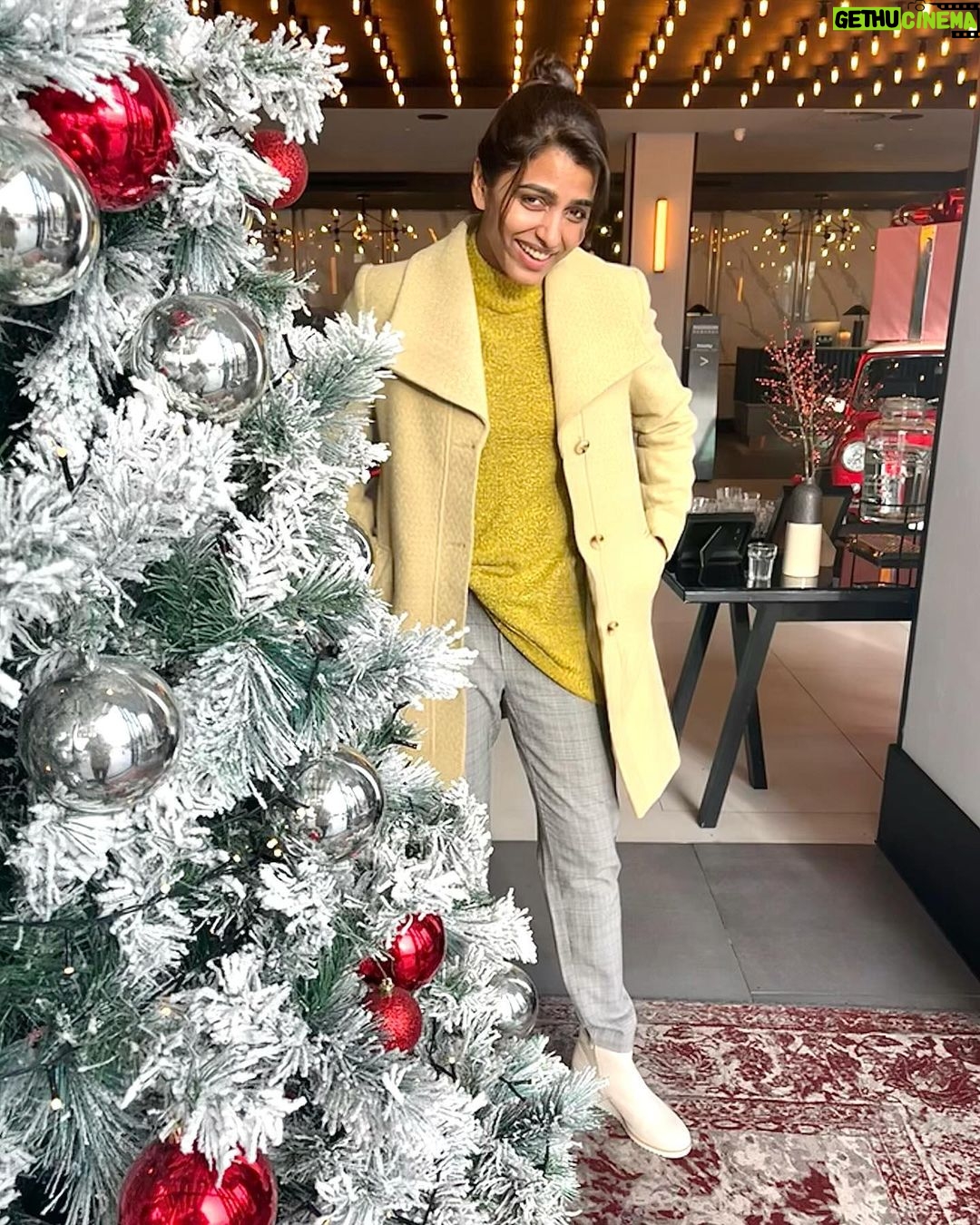 Sai Dhanshika Instagram - Spreading a loud and contagious laughter can fill the room with immense happiness and joy! Thus, I am having the best time celebrating Christmas in London this year and thoroughly enjoying it. #christmaslondon2023 London, United Kingdom