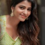 Sai Dhanshika Instagram - மனதின் சந்தோஷம் முகத்தில் தெரிகிறது 😃✨ Photography @camerasenthil ✨ Makeup @kalwon_beauty Hair @venki_hairstylist Outfit @nirali_design_house Jewellery @bronzerbridaljewellery Pro @riazkahmed.pro #allgreeneverything 💚🍀