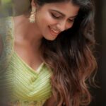 Sai Dhanshika Instagram - மனதின் சந்தோஷம் முகத்தில் தெரிகிறது 😃✨ Photography @camerasenthil ✨ Makeup @kalwon_beauty Hair @venki_hairstylist Outfit @nirali_design_house Jewellery @bronzerbridaljewellery Pro @riazkahmed.pro #allgreeneverything 💚🍀