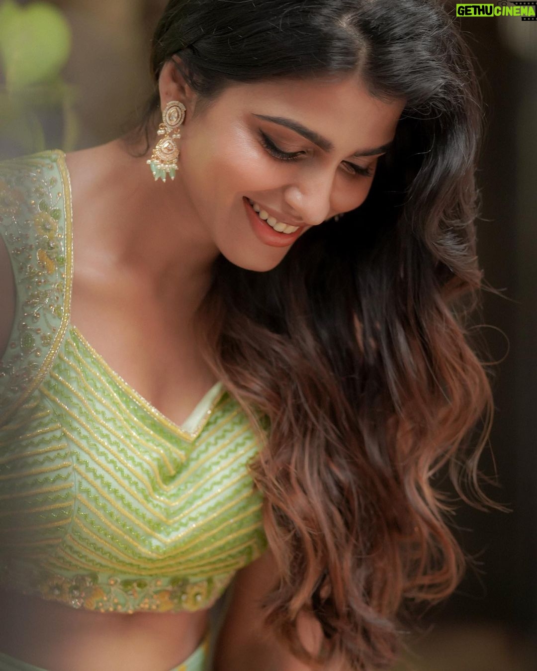 Sai Dhanshika Instagram - மனதின் சந்தோஷம் முகத்தில் தெரிகிறது 😃✨ Photography @camerasenthil ✨ Makeup @kalwon_beauty Hair @venki_hairstylist Outfit @nirali_design_house Jewellery @bronzerbridaljewellery Pro @riazkahmed.pro #allgreeneverything 💚🍀