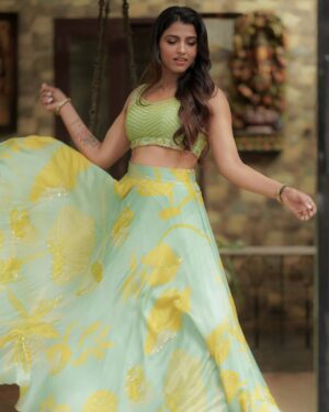 Sai Dhanshika Instagram - I am simply going about my business!! ♥️✨ 
A heartfelt thank you to @camerasenthil ji for capturing beautiful images 🙏🏼

Being a secret admirer of her work @kalwon_beauty now her makeup on me feels ethereal 😘

I felt beautiful donning this fabulous @nirali_design_house lehenga ♥️

A person whom I can always rely on @venki_hairstylist 💇‍♀️ 
Beautiful jewellery @bronzerbridaljewellery 💎
Pro @riazkahmed.pro ✨✨