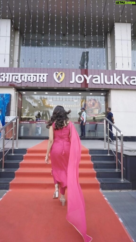 Sai Tamhankar Instagram - Wishing you Diwali filled with joy,laughter & togetherness. Celebrate it in style with Joyalukkas Get attractive cash back offer on purchase of rear ornaments. Remember, all offers valid till 12th November only. . . #saitamhankar #Joyalukkas #DiwaliTribute #Inspiration #DiwaliCelebration #JoyalukkasDiwali #PreciousMoments #cashbackoffer