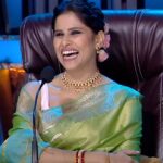 Sai Tamhankar Instagram - Just me , laughing my heart out sitting on the most favourite chair ! #saitamhankar #mhj #throne