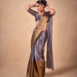 Sai Tamhankar Instagram - सोना चांदी ! @hutsandlooms @nehachaudhary_ @akshay_26 @digambar103 @jayshree2783 @vishal.patil36 @azim_shaikh1989 #saitamhankar #gold #silver #saree #sixyards #mhj