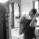 Sai Tamhankar Instagram – Monochrome Monday ! 

#saitamhankar #mondaying #smooth