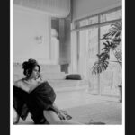 Sai Tamhankar Instagram – Monochrome Monday ! 

#saitamhankar #mondaying #smooth