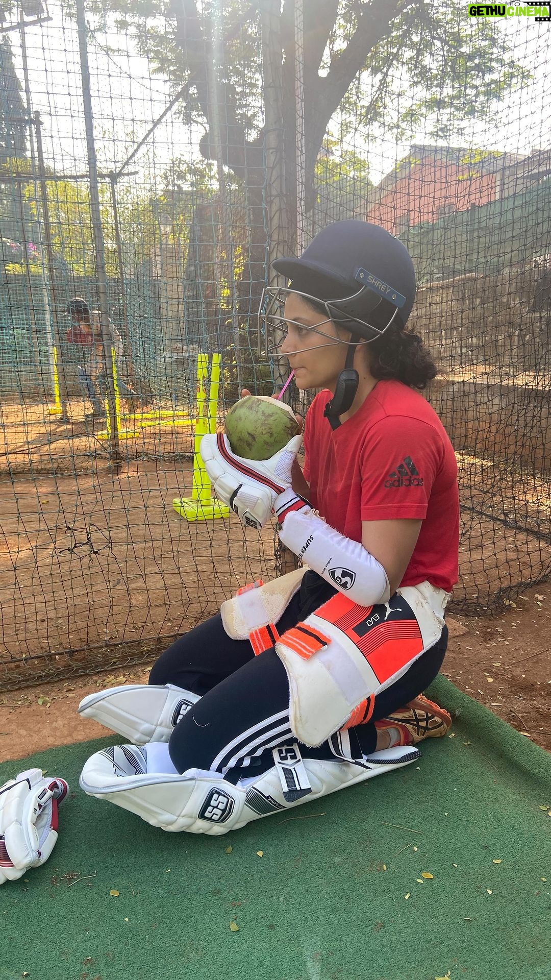 Saiyami Kher Instagram - Cricket fever is all over. I am very excited for the Ind NZ game today. But I’m also very very excited that Ghoomer is out on Zee 5. Just sharing a quick look into the many hours that went behind becoming Anina the batter. From batting with my right hand, to learning to play with my non dominant hand and then learning to play with just my left hand. Ghoomer has been the best experience of my life and I will forever be thankful to Balki sir and the entire team. If you haven’t watched the film, please do watch Ghoomer on Zee 5! Also let’s go team India! #GhoomerOnZEE5, watch now #Ghoomer #ZEE5 #RBalki @bachchan @saiyami @azmishabana18 @angadbedi @vishalsinhadop @itsamittrivedi @amitabhbachchan @raahool19 @kausarmunir @swanandkirkire #RakeshJhunjhunwala #AnilNaidu #GauriShinde @hopeprodn #SaraswatiEntertainment @zee5 @zee5global