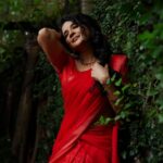 Sakshi Agarwal Instagram – “Turning moments into strokes of a painted masterpiece. Every photo tells a story on this canvas of life. 📸🎨 #PhotographyArt #PicturePerfect”
.

Photography : @en.nizharpadam 
Make up : @murugeshmakeup_hair 
Hair : @elegant_bridalstudio 
Outfit : @shri_she 
Jewellery : @chennai_jazz 
Location : @Praku1989 @ecrbeach