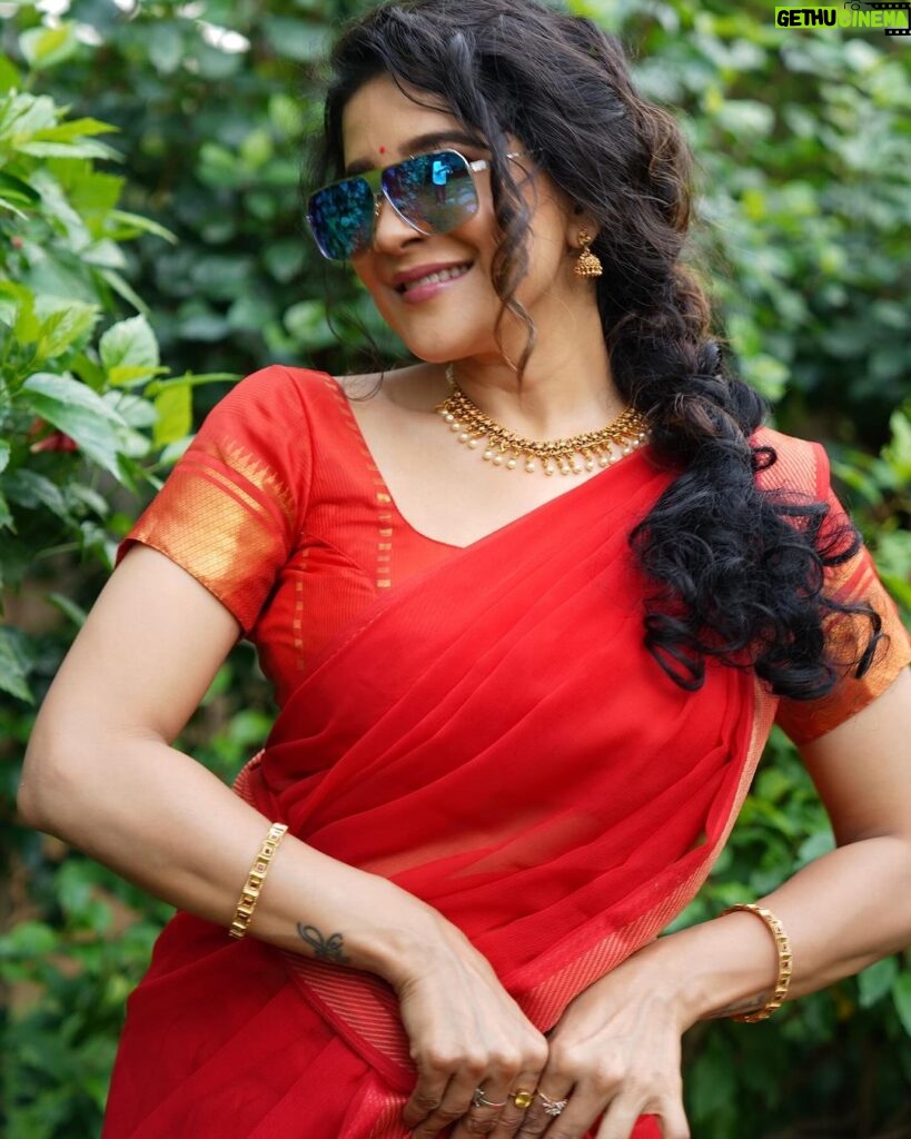 Sakshi Agarwal Instagram - Sari, glasses, and a dash of red – seeing the world through a stylish lens. 👓❤️ #SareeSwag #SpecsAndStyle . Btw- kudos to the team- these are raw images😍 . Photography : @en.nizharpadam Make up : @murugeshmakeup_hair Hair : @elegant_bridalstudio Outfit : @shri_she Jewellery : @chennai_jazz Location : @Praku1989 @ecrbeach Chennai, India