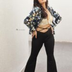 Sakshi Agarwal Instagram – “Elegance takes flight in my feathered jacket. 🕊️✨ #FeatheredFashion #ChicStyle”
.
@gk_.photography._ @murugeshmakeup_hair @icchennai @shalini_hairartist @editors_desktop @samikshx InterContinental Chennai Mahabalipuram Resort