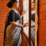 Sakshi Agarwal Instagram - Saree swag turned up, heating things up one drape at a time. 🔥 #sareeheat . Photography : @en.nizharpadam Make up : @murugeshmakeup_hair Hair : @elegant_bridalstudio Outfit : @thanvi_boutique Jewellery : @chennai_jazz Location : @Praku1989 @ecrbeach Chennai, India