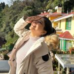 Sakshi Agarwal Instagram - Some cute memories and a fantastic time in #darjeeling This cute tourist baby wanted to be a part of my reel❤️❤️ . #christmastime #christmastree #merrychristmas #sakshiagarwal #trendingreels #trendingnow #kollywood #viralaudio #feelitreelit #animalmovie