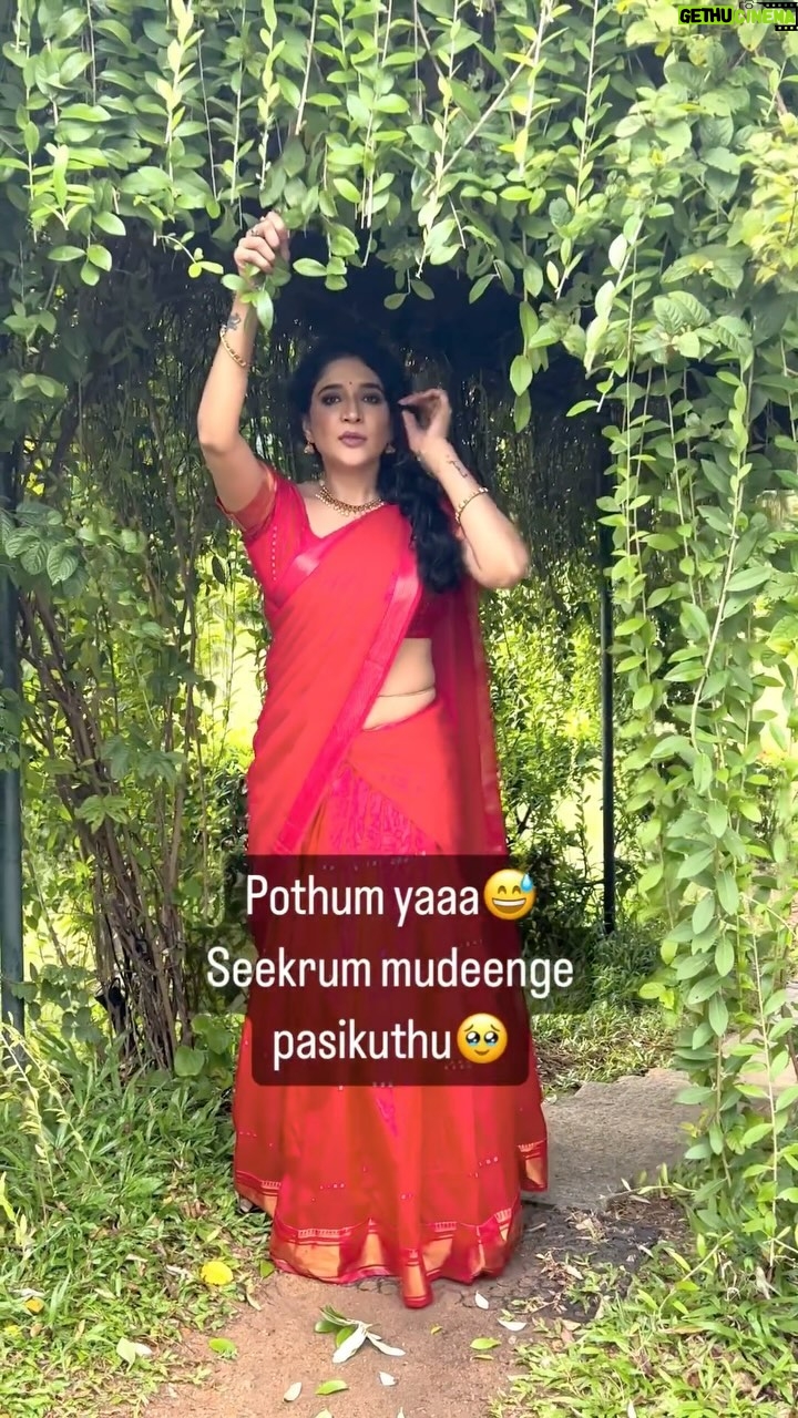 Sakshi Agarwal Instagram - Different moods in a photoshootš„µ . #instagramreels #feelitreelit #instamoods #moodswing #photoshootbelike #redsaree #halfsaree #sareeshoot . Photography : @en.nizharpadam Make up : @murugeshmakeup_hair Hair : @elegant_bridalstudio Outfit : @shri_she Jewellery : @chennai_jazz Location : @Praku1989 @ecrbeach