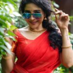 Sakshi Agarwal Instagram – Sari, glasses, and a dash of red – seeing the world through a stylish lens. 👓❤️ #SareeSwag #SpecsAndStyle
.
Btw- kudos to the team- these are raw images😍
.
Photography : @en.nizharpadam 
Make up : @murugeshmakeup_hair 
Hair : @elegant_bridalstudio 
Outfit : @shri_she 
Jewellery : @chennai_jazz 
Location : @Praku1989 @ecrbeach Chennai, India