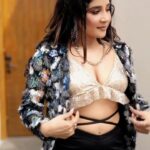 Sakshi Agarwal Instagram - Elegance, grace, and a touch of sizzling style – a fashion masterpiece. 🔥🌟 #GlamourIcon #StyleSculpted . #instagramreels #fashionstyle #furjacket #sakshiagarwal #stylefashion . Hmua: @murugeshmakeup_hair @shalini_hairartist Location: @icchennai Video : @sano_visuals InterContinental Chennai Mahabalipuram Resort