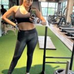 Sakshi Agarwal Instagram – Workout after a strenuous shoot schedule 🔥
.
#feelsgood #workoutmotivation #workoutroutine #workoutvideo #upperbodyworkout Chennai, India