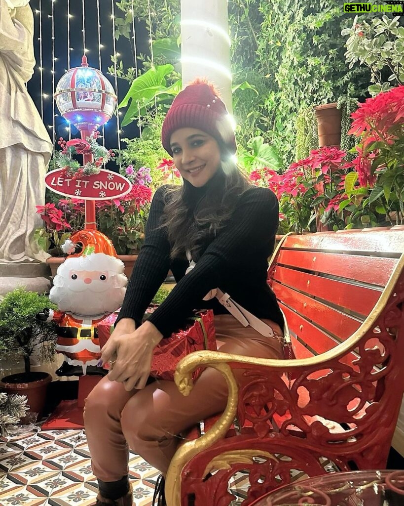 Sakshi Agarwal Instagram - Christmas Eve is a night of anticipation, magic, and the glow of cherished traditions. Embrace the spirit of joy and share the warmth of the season with those you hold dear. . #christmasdecor #christmastree #christmasdecorations #christmaseve #santaclaus #sakshiagarwal #christmaslights #darjeeling #darjeeling_diaries Darjeeling