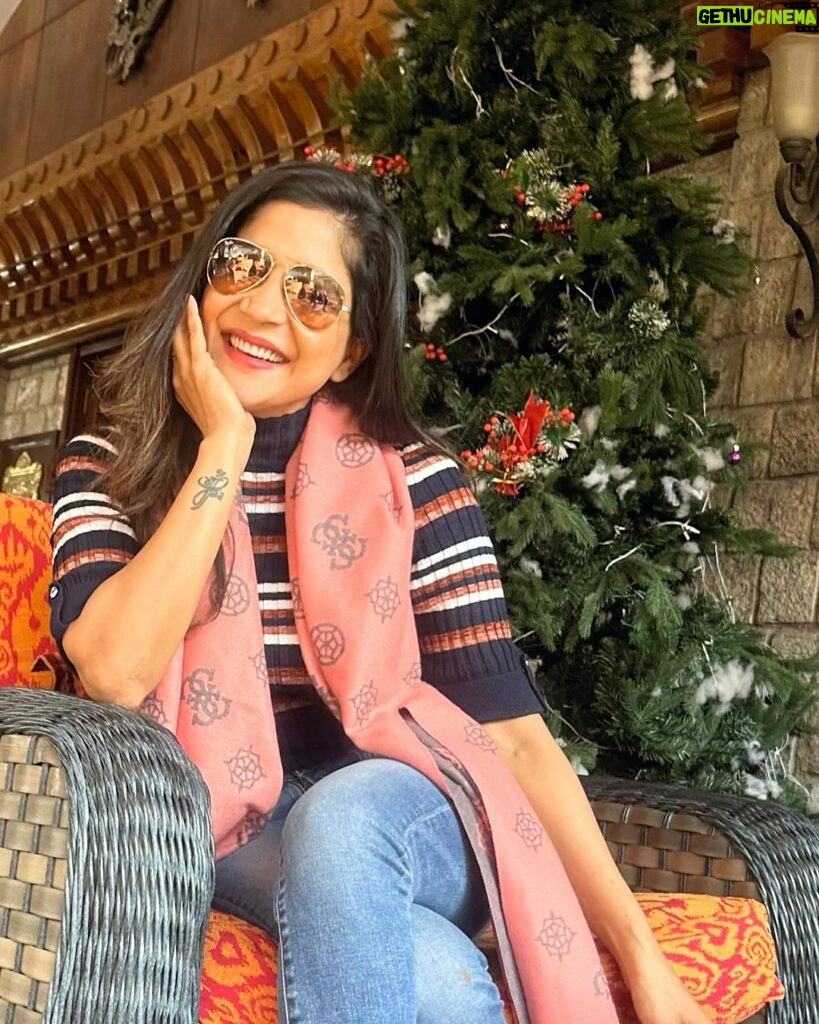 Sakshi Agarwal Instagram - Goooood morning✨✨ Dint know India had so much of pure beauty- our country boasts one of the best natural beauty and landscape💕 Something about this place🍁🍁🍁 . #gangtok #traveldiaries #indiaholiday Gangtok, Sikkim