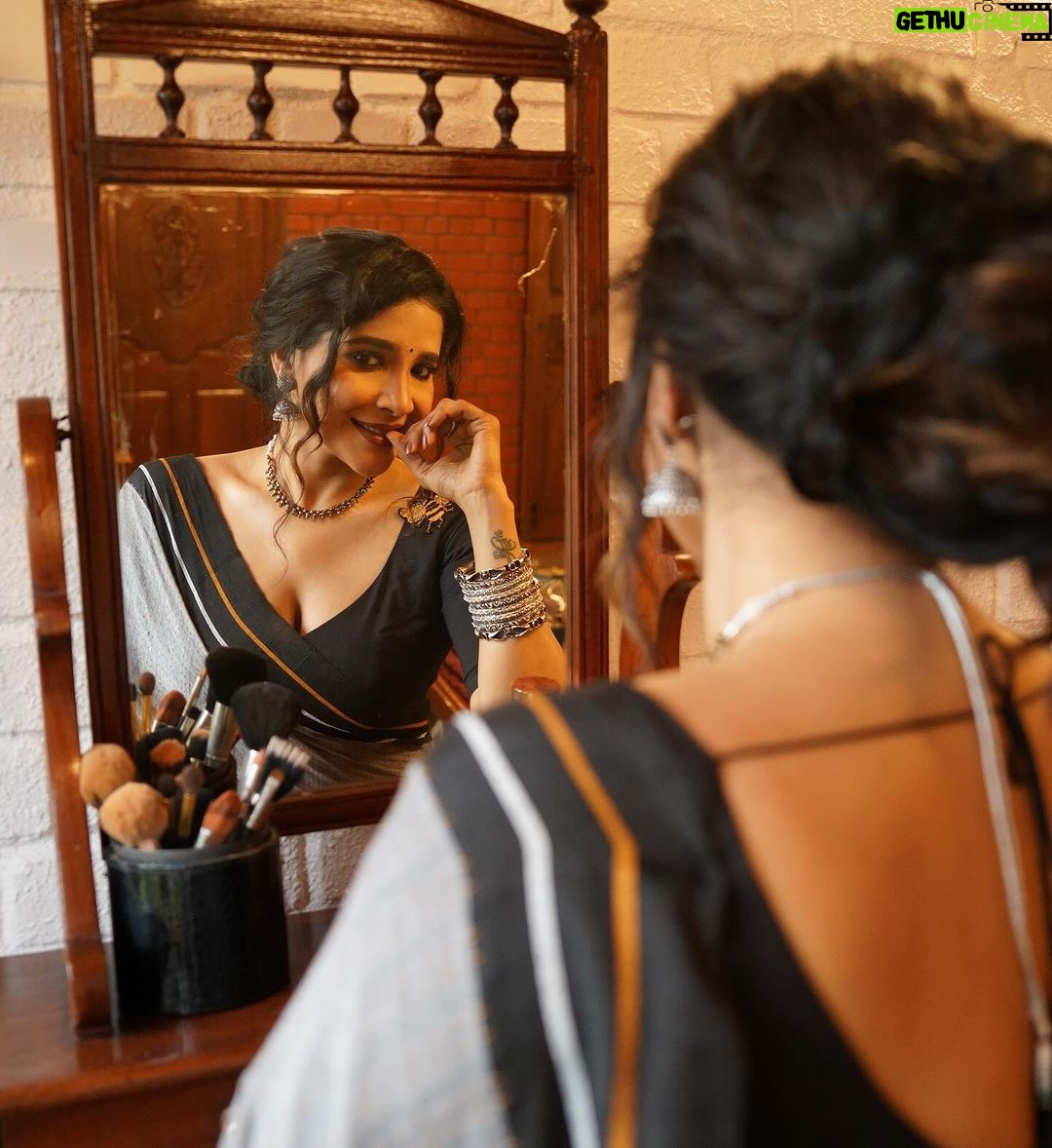 Sakshi Agarwal Instagram - "Bracing the storm, Chennai stands resilient in the face of the cyclone. 🌪️ #ChennaiCyclone #Resilience #westandstrong #chennaistrong💪🏽 . Photography : @en.nizharpadam Make up : @murugeshmakeup_hair Hair : @elegant_bridalstudio Outfit : @thanvi_boutique Jewellery : @chennai_jazz Location : @Praku1989 @ecrbeach . #michuangcyclone #chennairains #calmafterthestorm Chennai, India